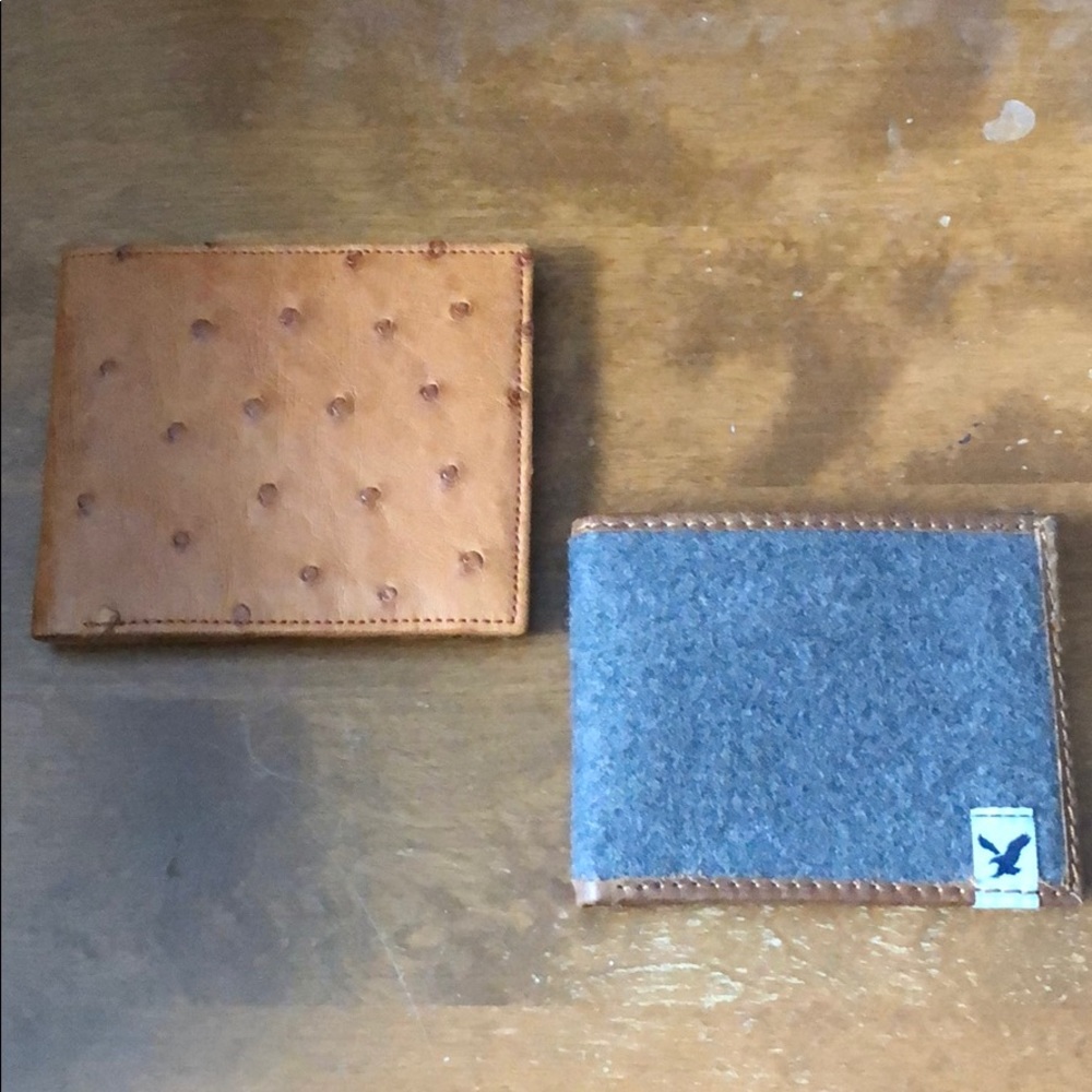 2 wallets AEO and ostrich